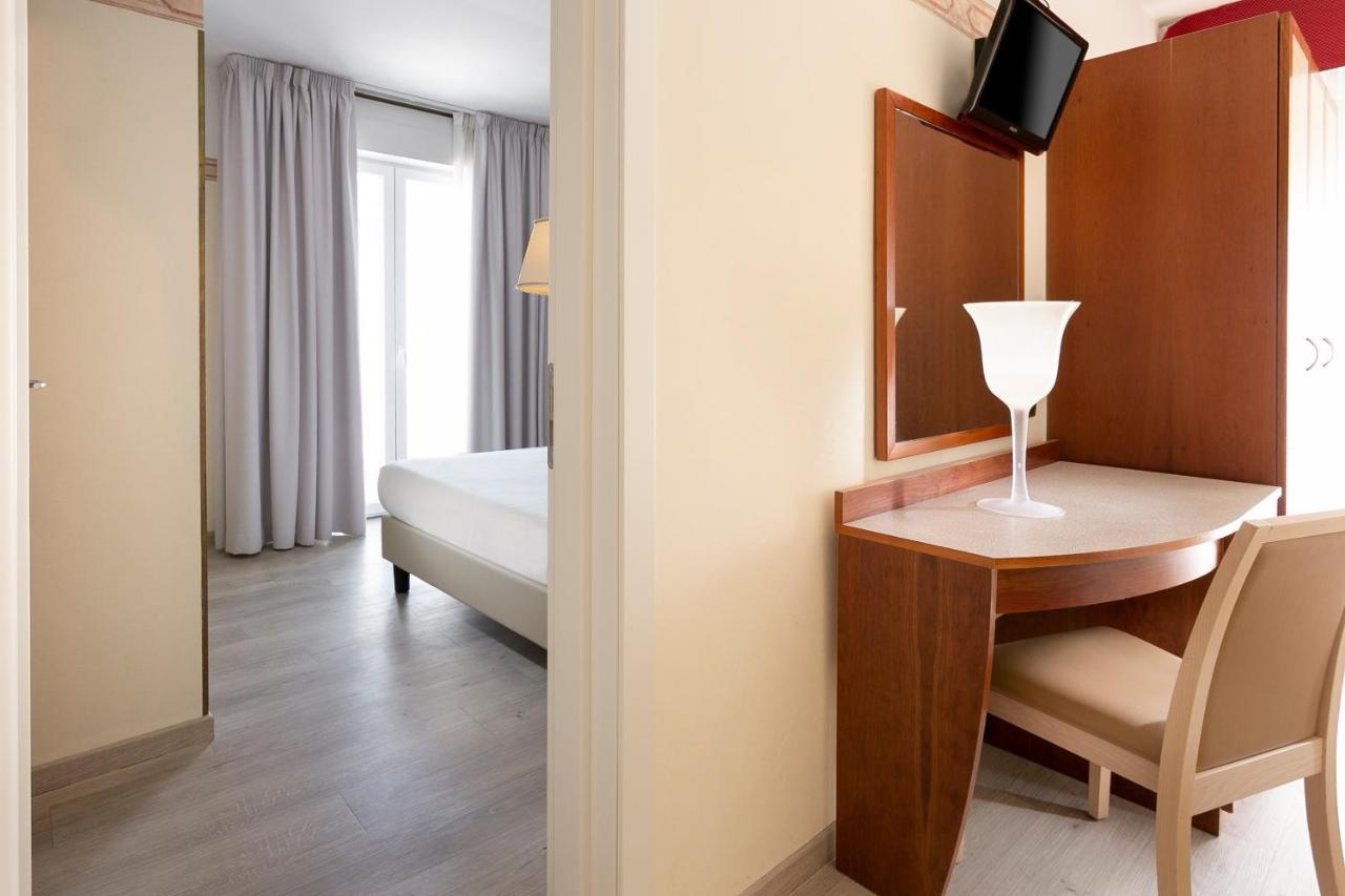 Hotel Bikini Rimini Exterior photo