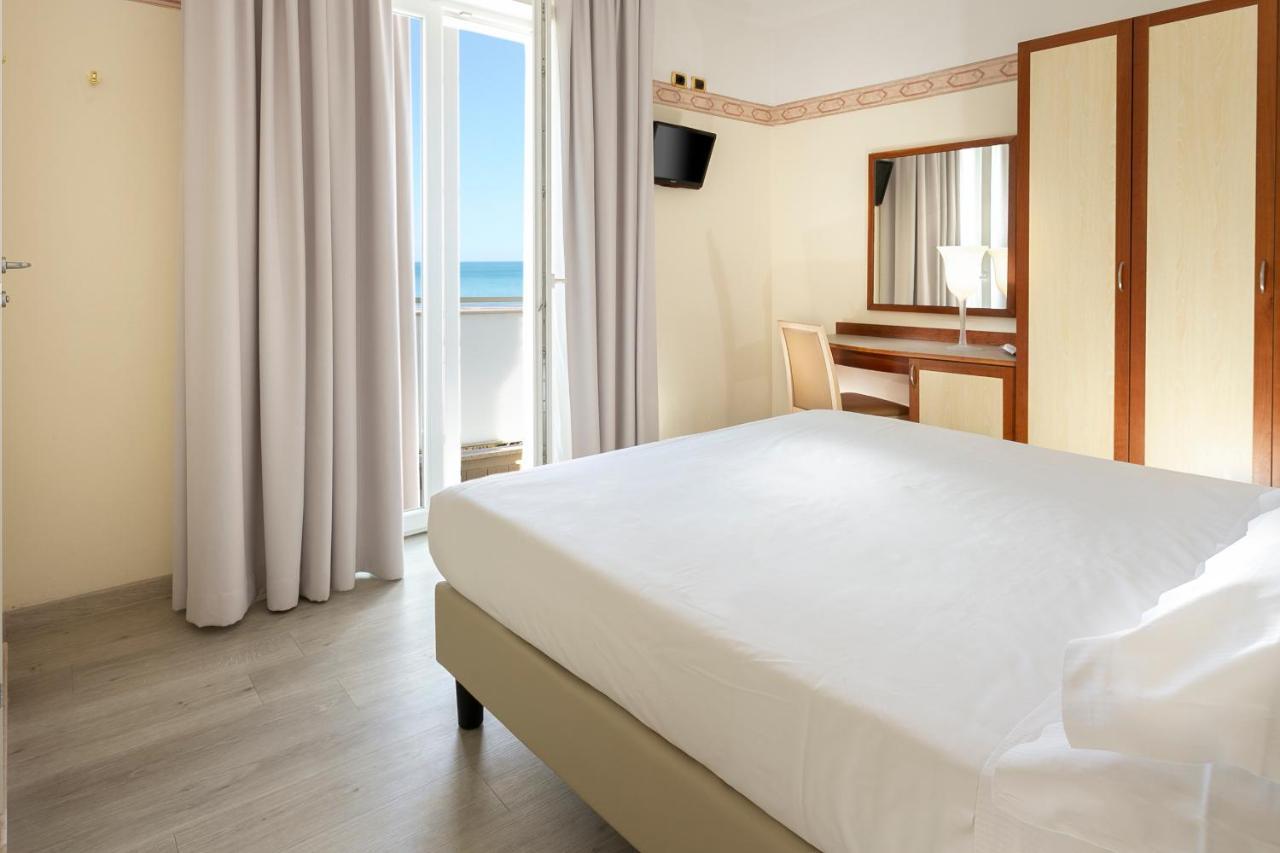 Hotel Bikini Rimini Exterior photo