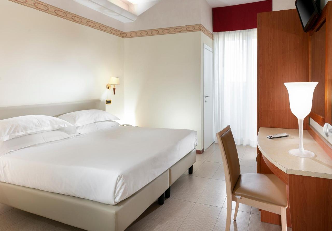 Hotel Bikini Rimini Exterior photo