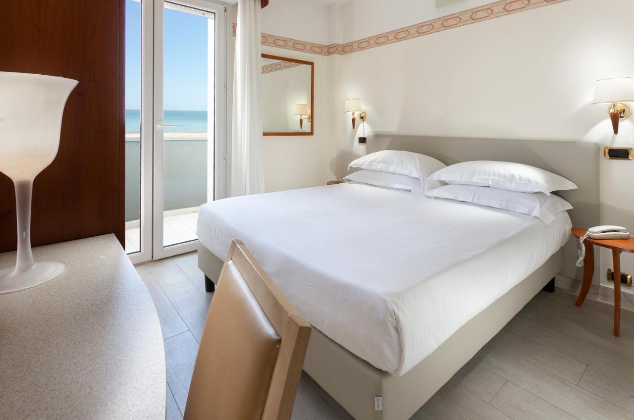 Hotel Bikini Rimini Exterior photo