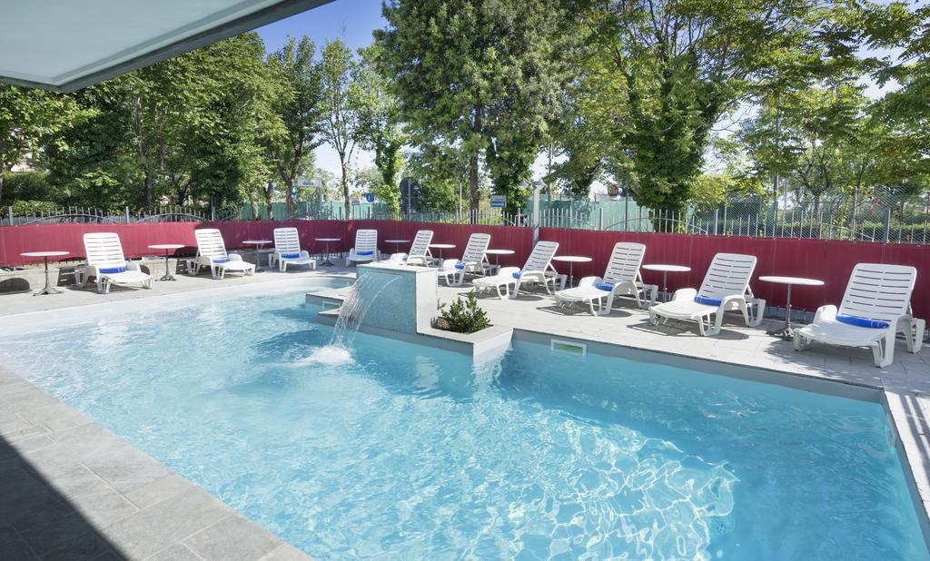 Hotel Bikini Rimini Exterior photo
